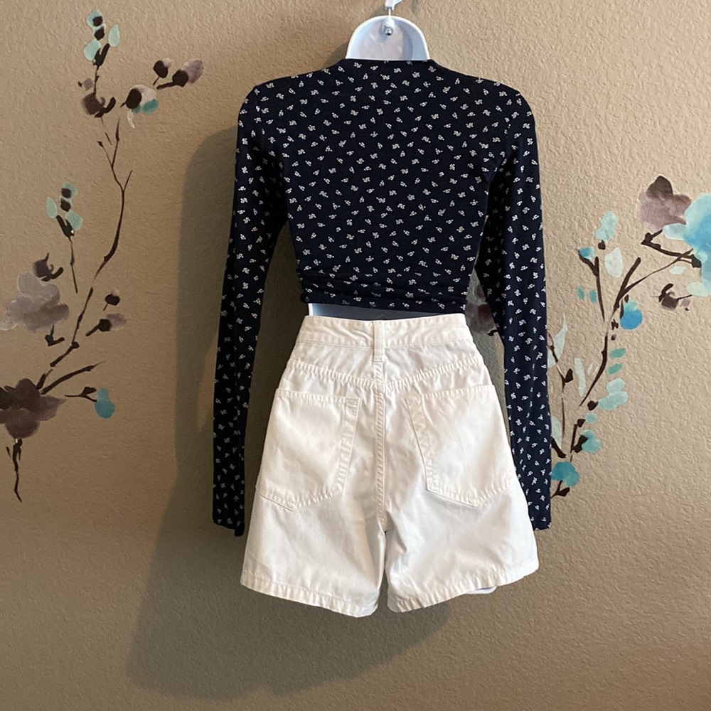 Brandy Melville Floral wrap tie top S - Picture 4 of 7